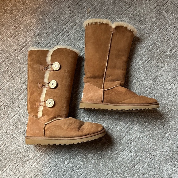 Ugg Bailey Button Boot Tall in Chestnut Size 9 - Picture 4 of 7